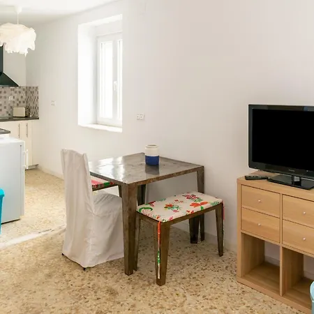 In By The Sea Cádiz